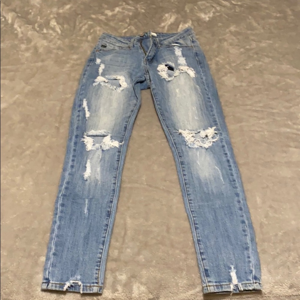 KanCan woman’s distressed jeans size 26